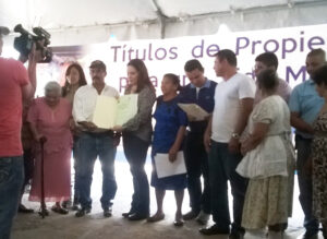 entrega títulos de propiedad