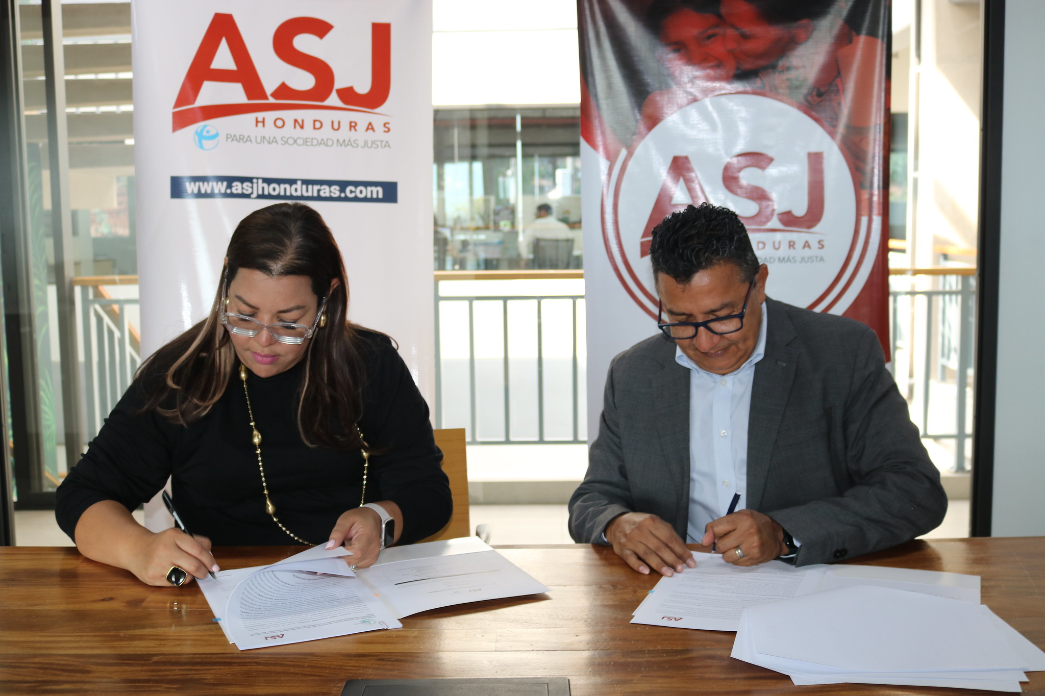 firma convenio ASJ Conadeh